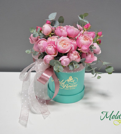 Box with Silva Pink rose and eucalyptus photo 394x433